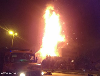 آوای ورزقان:ساختمان منطقه ویژه پارس جنوبی در حال آتش سوزی +عکس و فیلم