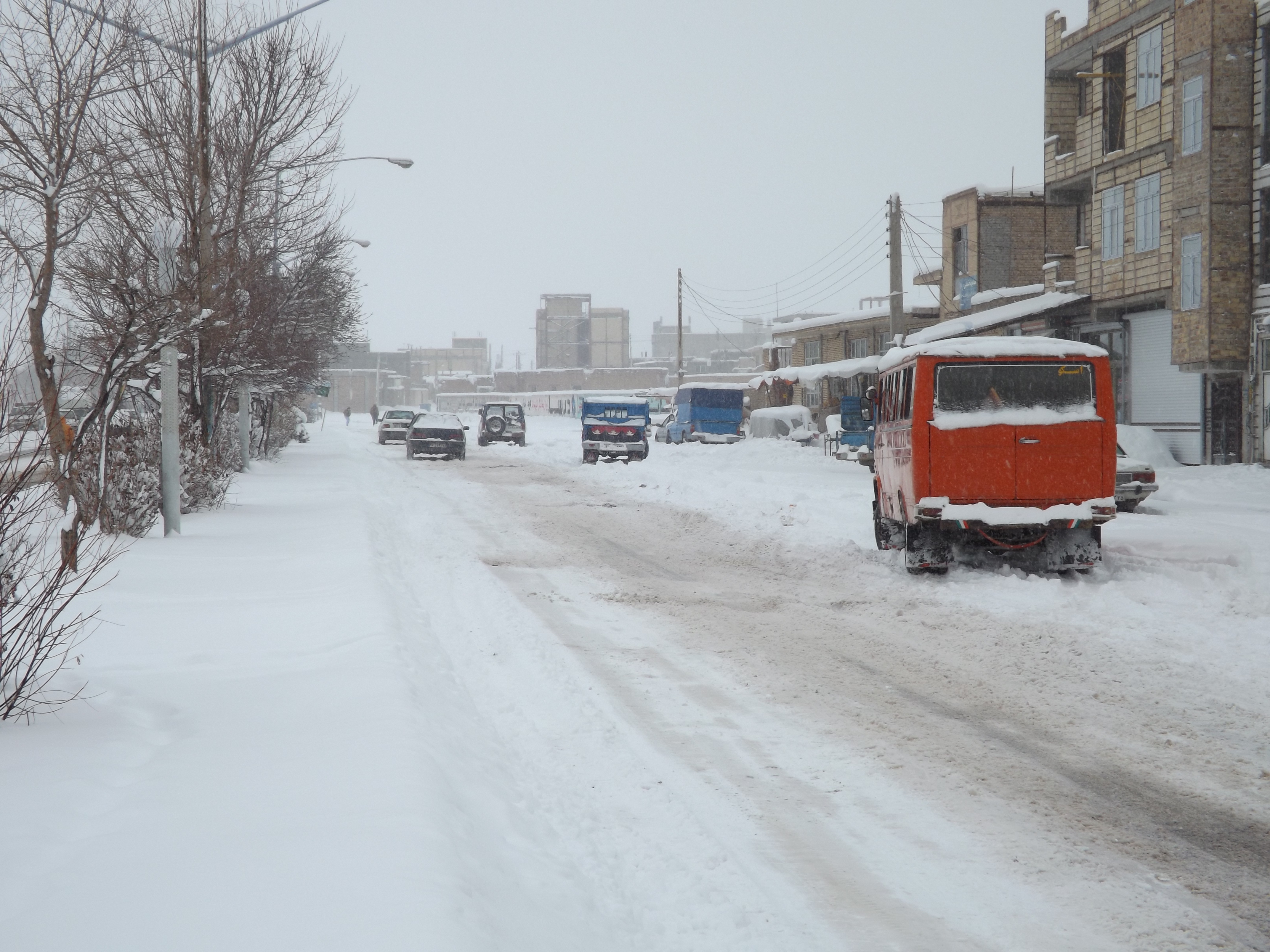 آوای ورزقان:بارش برف و عدم برف روبی خیابان های شهر ورزقان/تصویری