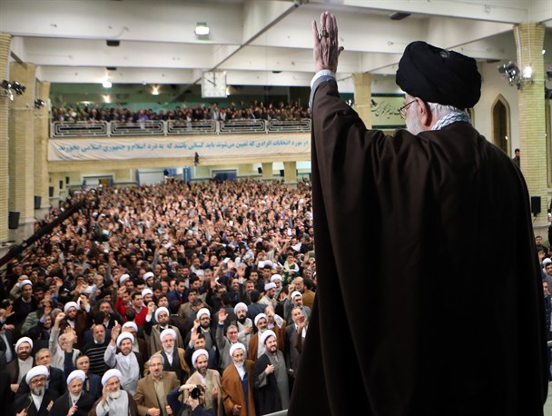 آوای ورزقان: من از گفتن حقیقت خسته نخواهم شد/ دشمن می‌خواهد در انتخابات اعمال نفوذ کند/ مجلسِ مرعوب غرب مملکت را بدبخت می‌کند