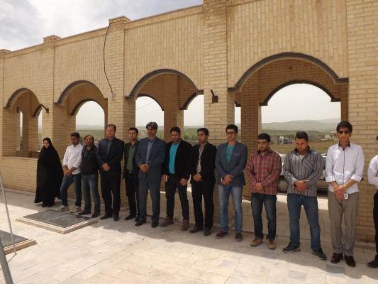 آوای ورزقان: دیدار جوانان ورزقان با امام جمعه و ادای احترام به شهدا/ تصویری