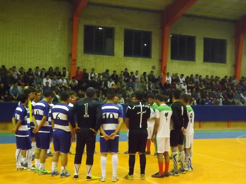 آوای ورزقان: مسابقات فوتسال جام رمضان ورزقان به روایت تصویر