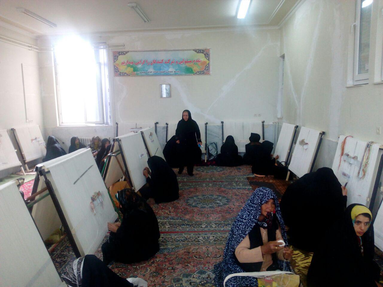 آوای ورزقان: افتتاح اولین کارگاه آموزش قالیبافی روستایی+تصاویر