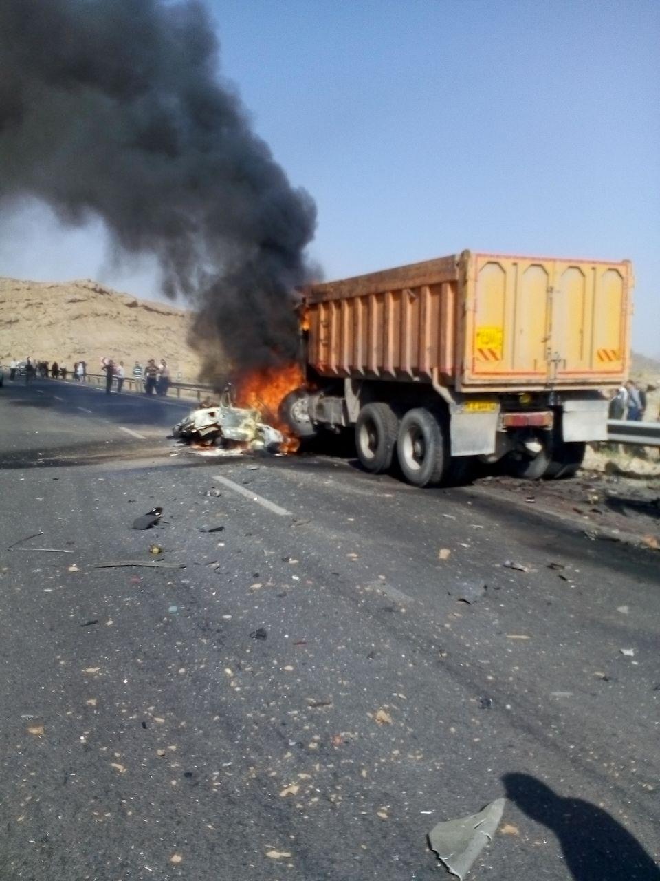 آوای ورزقان: برخورد پرشیا با کامیون و آتش گرفتن هر ۲ خودرو